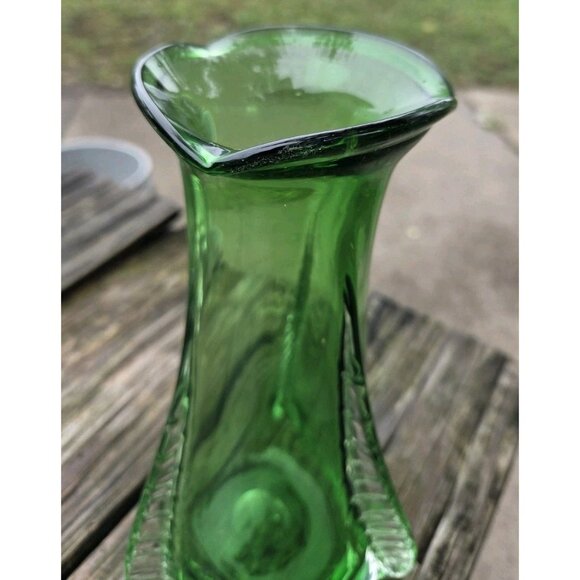 Vintage Handcrafted Green Art‎ Glass Vase 8.5” with Clear Trim Hand Blown - Picture 10 of 14